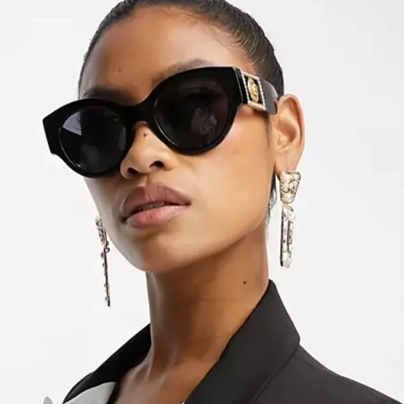 Versace Sunglasses, New 250 - Picture 5 of 5